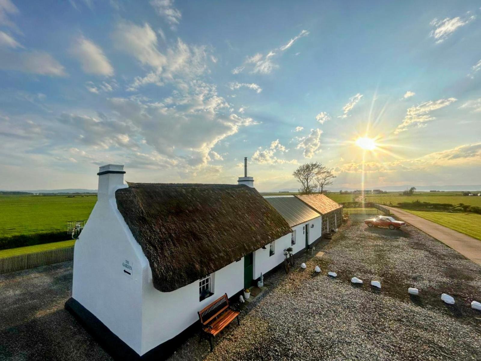 Cissy'S Cottage - Traditional Thatched Cottage, Near To Beach Aghanloo Екстериор снимка